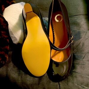 Never wore those shoes 
  pendent shoes